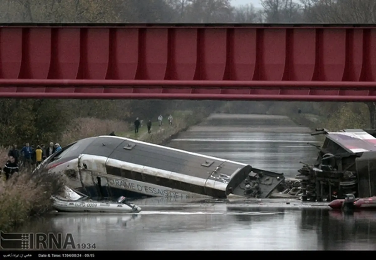 5 کشته بر اثر خارج شدن قطار از ریل در فرانسه/تصاویر