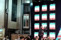 آیت‌الله هاشمی رفسنجانی در آسانسور فرودگاه مهرآباد/ عکس