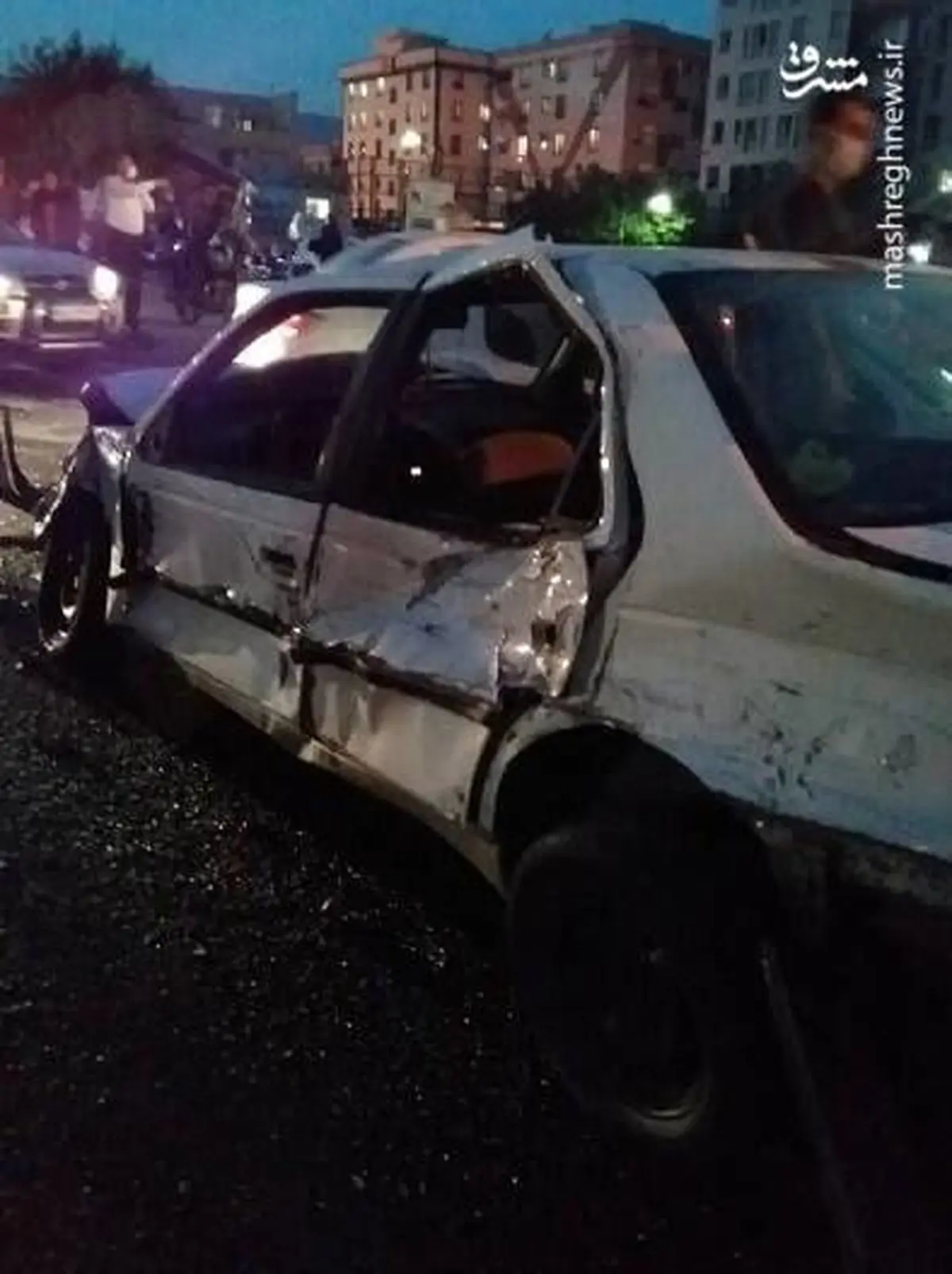 تصادف میکسر حامل بتن با ۱۶ خودرو در خیابان استاد حسن‌بنا +عکس