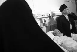 اذان سلیم موذن زاده بر بالین رحیم موذن زاده/عکس