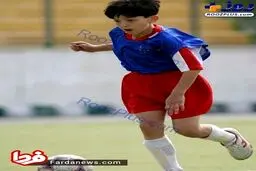 تصویری دیده نشده از کودکی سردار آزمون در زمین فوتبال