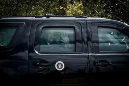 واکنش ترامپ به هوادارانش در خیابان!/عکس