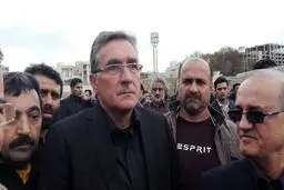 سرمربی پرسپولیس در مراسم تشییع پورحیدری/عکس