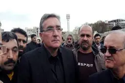 سرمربی پرسپولیس در مراسم تشییع پورحیدری/عکس