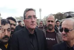 سرمربی پرسپولیس در مراسم تشییع پورحیدری/عکس