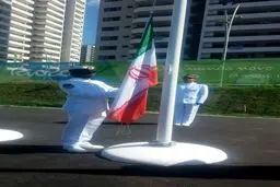 اهتزاز پرچم ایران در دهکده المپیک/عکس