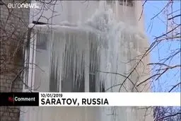 ببینید: خانه های قندیل بسته از سرما در روسیه!