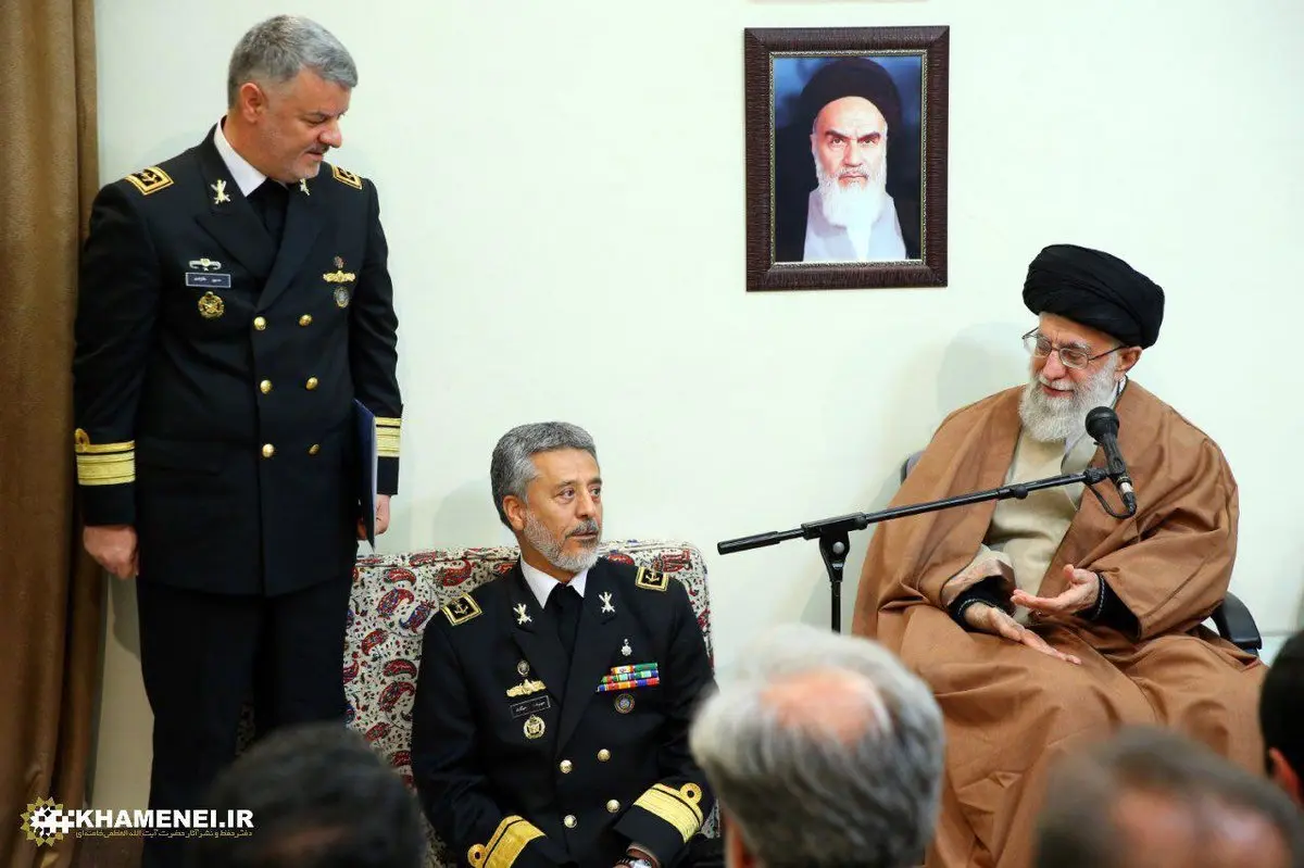 تصاویری از دیدار جمعی از فرماندهان نیروی دریایی ارتش با رهبر انقلاب