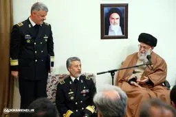 تصاویری از دیدار جمعی از فرماندهان نیروی دریایی ارتش با رهبر انقلاب