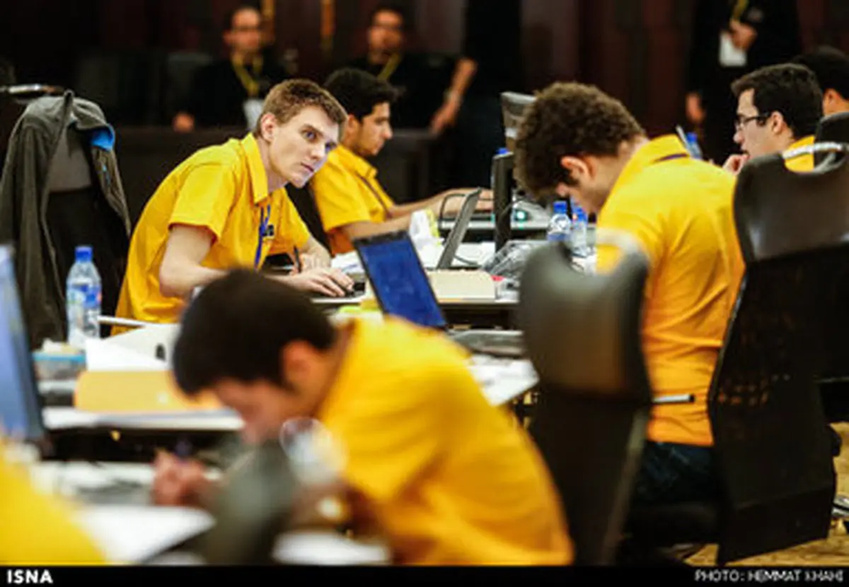 رقابت نفسگیر غول های برنامه نویسی دنیا در تهران/تصاویر