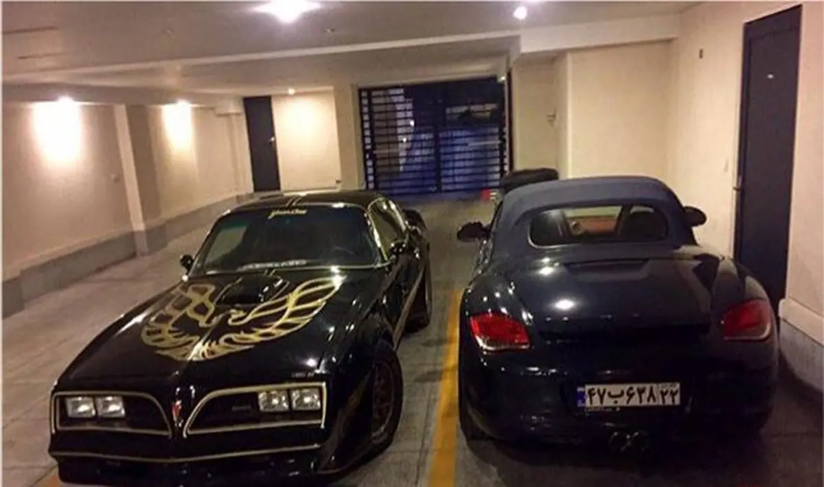 اشتوتگارتی لوکس کنار پونتیاک قلدر در پایتخت / عکس