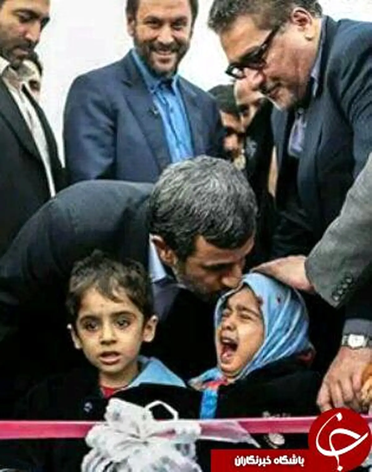 تمام بوسه های احمدی نژاد+تصاویر