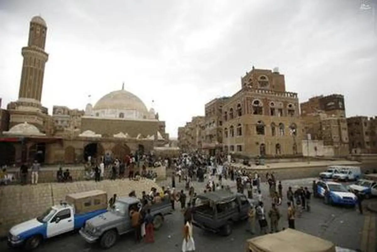 انفجار مقابل مسجد شیعیان در صنعا/ تصاویر