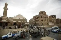انفجار مقابل مسجد شیعیان در صنعا/ تصاویر