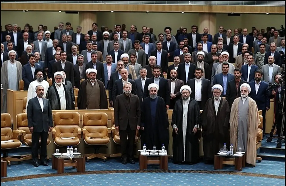 علی لاریجانی: برادر عزیزم آقای محسنی‌اژه‌ای حرف‌هایی که سرمایه گذاران را از کشور فراری می‌هد را بیان نکنید