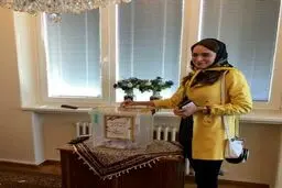 بهنوش طباطبايى در جمهورى چك راى خود را در صندوق انداخت/عکس