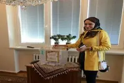 بهنوش طباطبايى در جمهورى چك راى خود را در صندوق انداخت/عکس