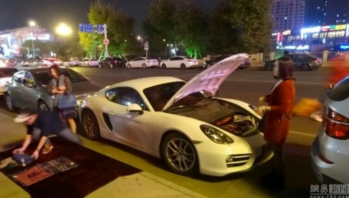 دست فروشی کنار خیابان با پورشه! +عکس