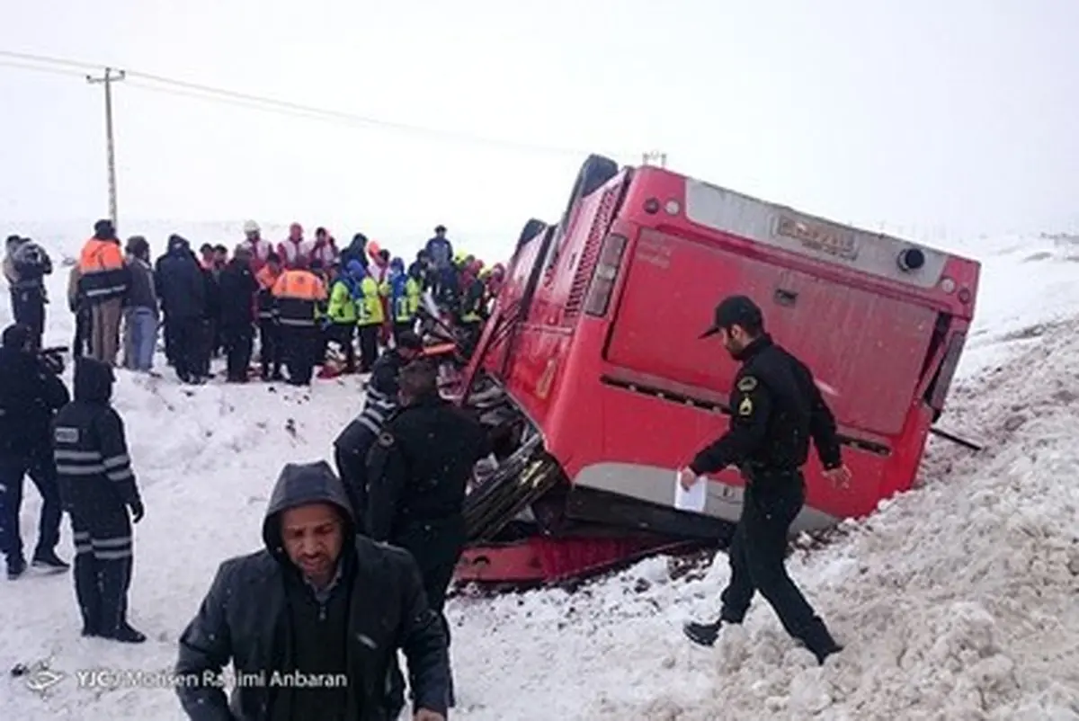 واژگونی اتوبوس در مسیر بیرجند به مشهد/تصاویر