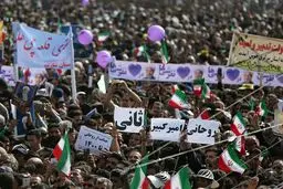 پلاکارد خاص اراکی ها در حمایت از روحانی/عکس