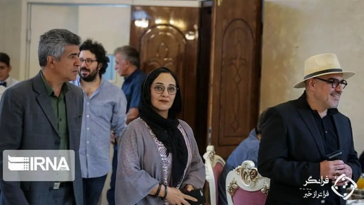 کلاه عجیب بر سر شوهر داور معروف عصر جدید + عکس