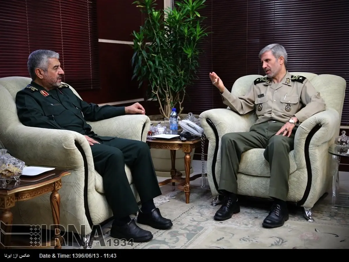 تصاویری از دیدار چهره به چهره و صمیمی فرمانده کل سپاه با وزیر دفاع