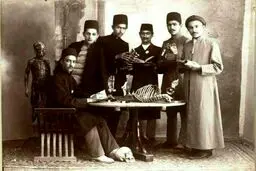 تصویری از دانشجویان طب در دارالفنون
