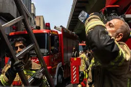 ببینید | برج زمرد مقابل دانشگاه تبریز در آتش سوخت