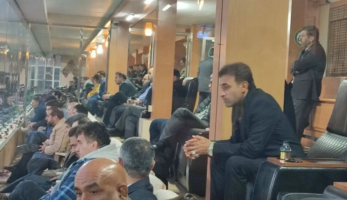 سرمربی آینده ذوب‌آهن، تماشاگر بازی پرسپولیس