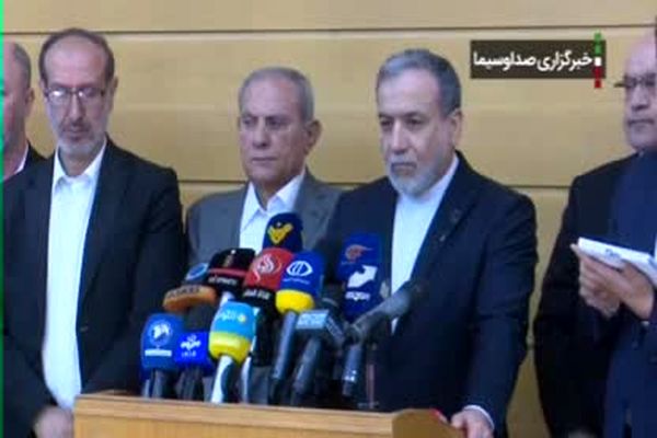 سخنان عراقچی در فرودگاه رفیق حریری بیروت