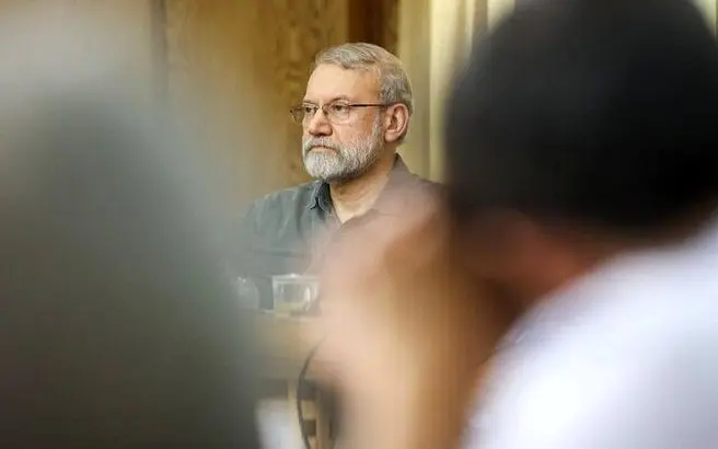 لاریجانی : ایران زیر بار حرف مفت تسلیم نمی رود