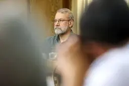 لاریجانی : ایران زیر بار حرف مفت تسلیم نمی رود