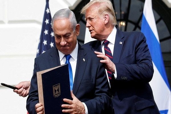کیهان: آمریکا و اسرائیل تقسیم کار کردند؛ مذاکره با ترامپ است، پارس کردن با نتانیاهو