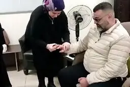 سخنان جانباز لبنانی با رهبر انقلاب بعد از گرفتن انگشتر ایشان