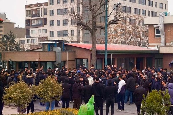 اعتراض در فضای مجازی، مبارزه از زیر لحاف نیست 