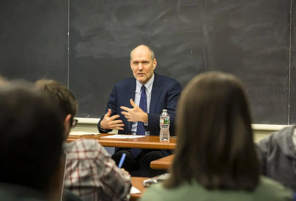 استیون والت: ایران، لیبی نیست؛ آن‌ها غنی‌سازی را کنار نمی‌گذارند