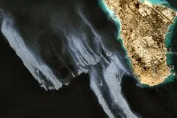 آیا ایران نفت را درجزیره خارک به دریا می‌ریزد؟