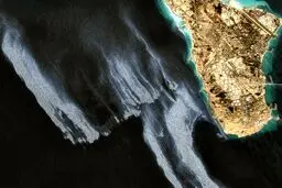 آیا ایران نفت را درجزیره خارک به دریا می‌ریزد؟