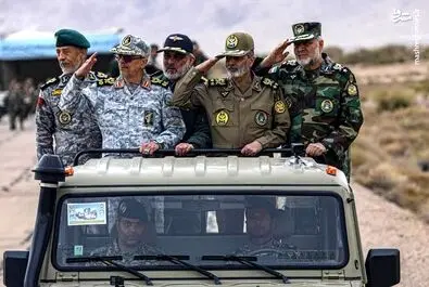 تصاویر سرلشکر باقری و فرمانده ارتش در پایگاه هوانیروز کرمان
