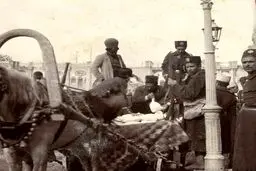 درشکه حمل پول در میدان توپخانه در 110 سال پیش