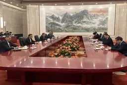 گزارش توئیتری سفیر ایران از دیدار عراقچی با یک مقام ارشد چین
