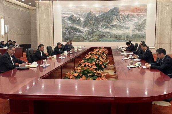گزارش توئیتری سفیر ایران از دیدار عراقچی با یک مقام ارشد چین