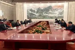 گزارش توئیتری سفیر ایران از دیدار عراقچی با یک مقام ارشد چین
