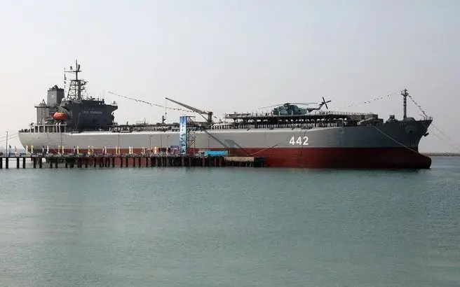 پهپادهای تهاجمی آرش با برد دو هزار کیلومتر روی ناو کردستان + عکس