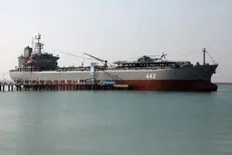 پهپادهای تهاجمی آرش با برد دو هزار کیلومتر روی ناو کردستان + عکس