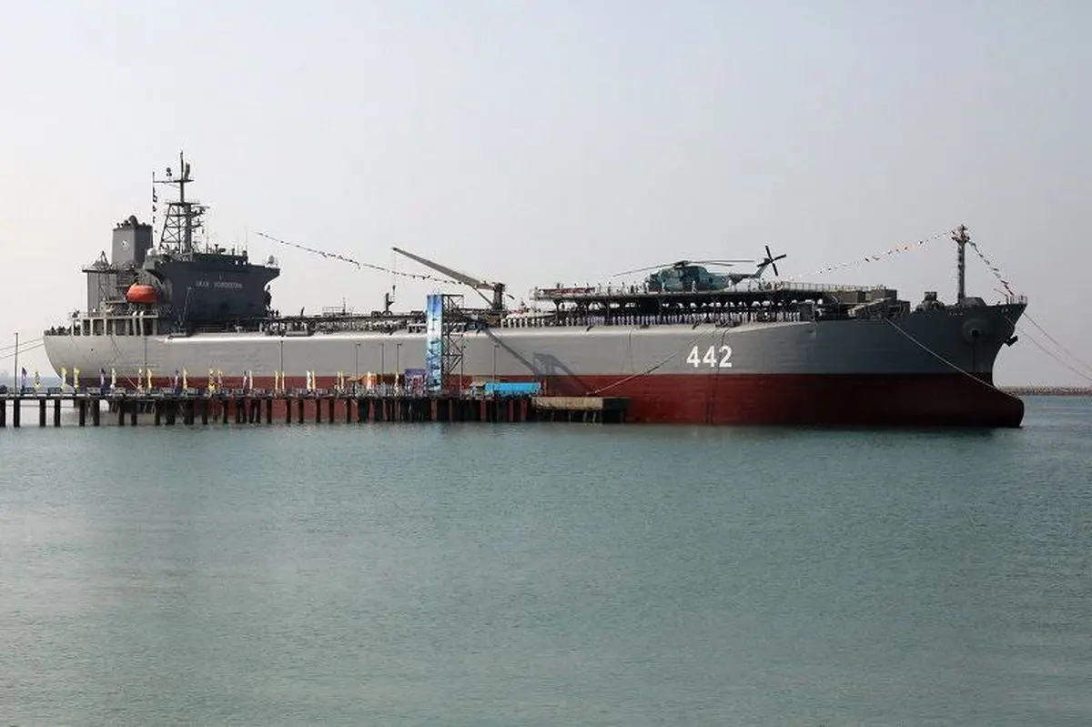 پهپادهای تهاجمی آرش با برد دو هزار کیلومتر روی ناو کردستان + عکس