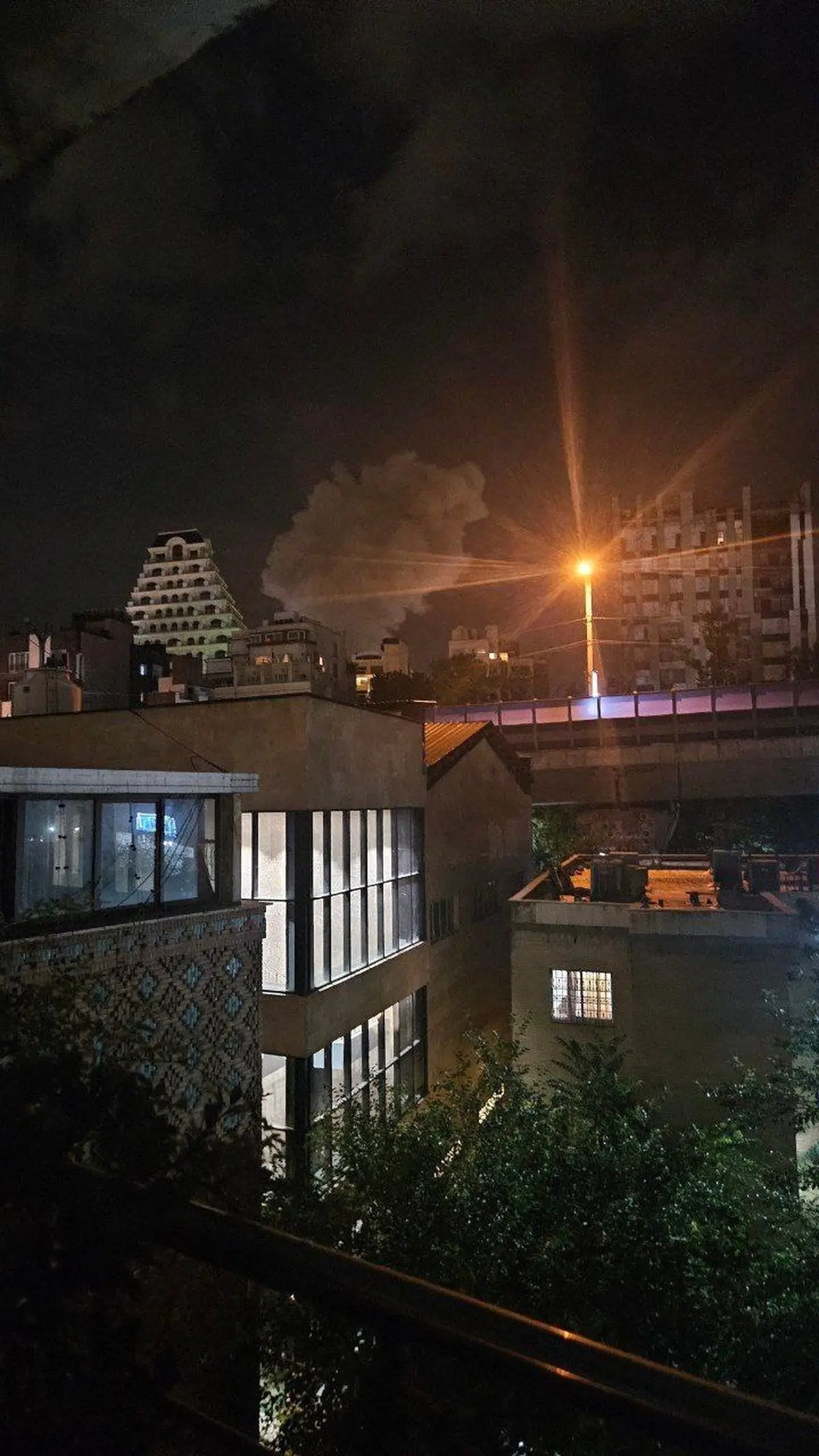 تصاویری از ساختمان تخریب شده در میدان هفت نارمک