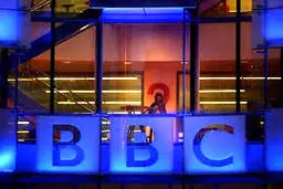 کارشناس BBC : کار امارات مغرور با یک موشک ایران تمام می شود