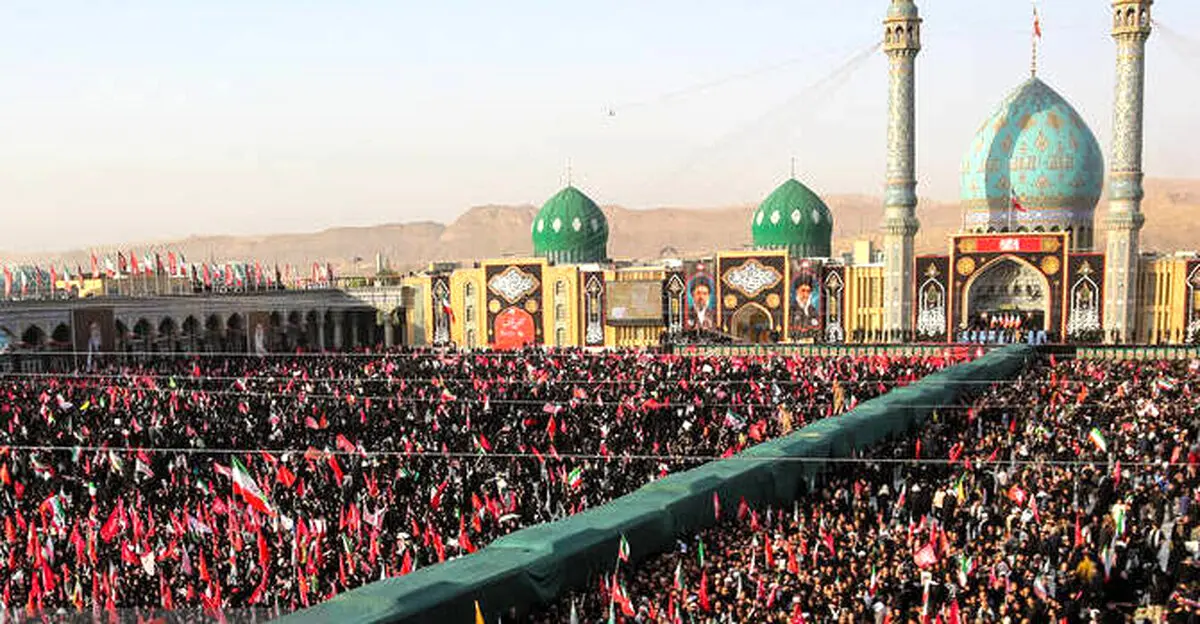 فیلم هوایی از جمعیت عظیم در نماز و تشییع پیکر قائد شهید
