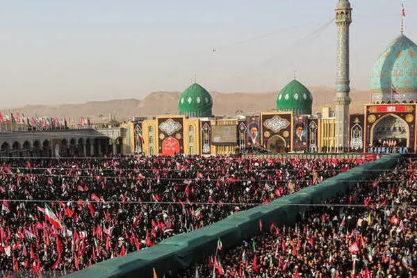 فیلم هوایی از جمعیت عظیم در نماز و تشییع پیکر قائد شهید
